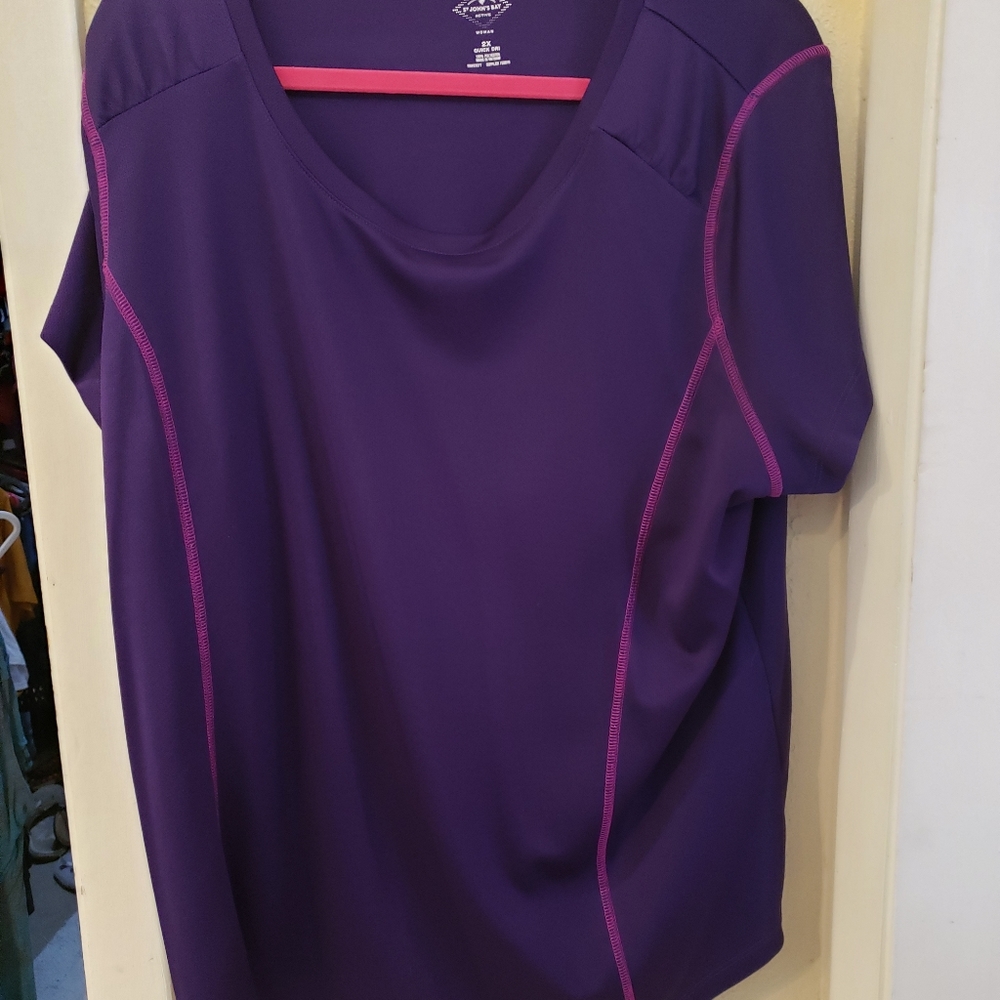 ❤️SOLD!❤️2 workout shirts for 1 price